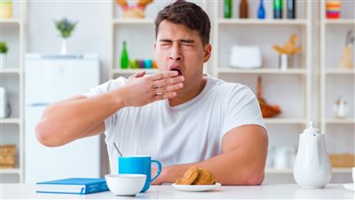 أسباب النعاس بعد تناول الطعام 