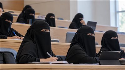 يمنى الخولي: أرفض النقاب داخل المحاضرات  