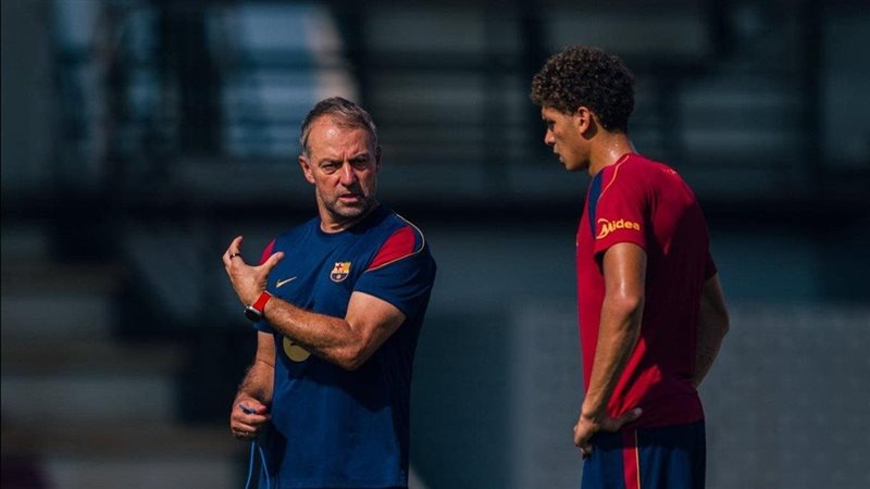 برشلونة ينفي أزمة