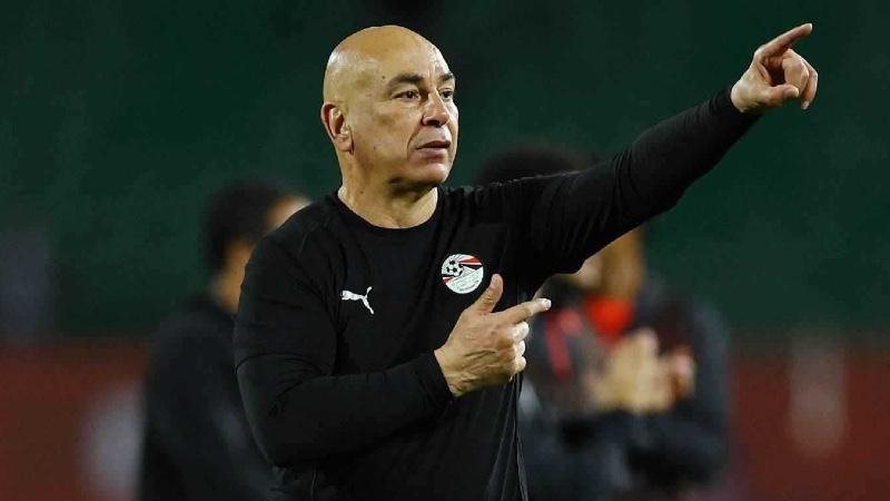حسام حسن بلا راتب