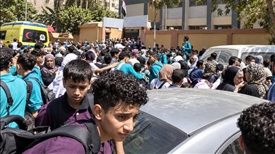 مصادر: تدافع الأهالي أسقط بوابة دار السلام 