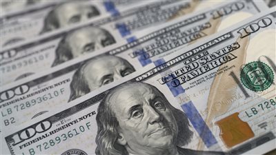 سعر صرف الدولار مقابل الجنيه المصري.. 3 مؤشرات بالبنوك والسوق الموازية