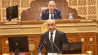 وزير التعليم يشدد على الحضور والامتحانات ويحظر الهوم سكول 