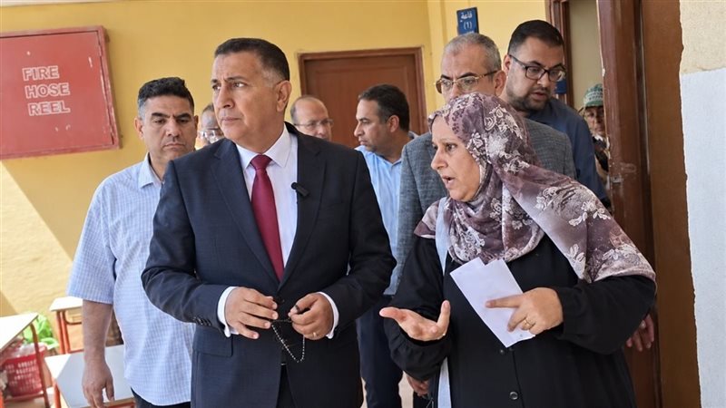 دعوات لإقالة محافظ القليوبية تتصاعد بعد جدل جولته بالمدارس، 