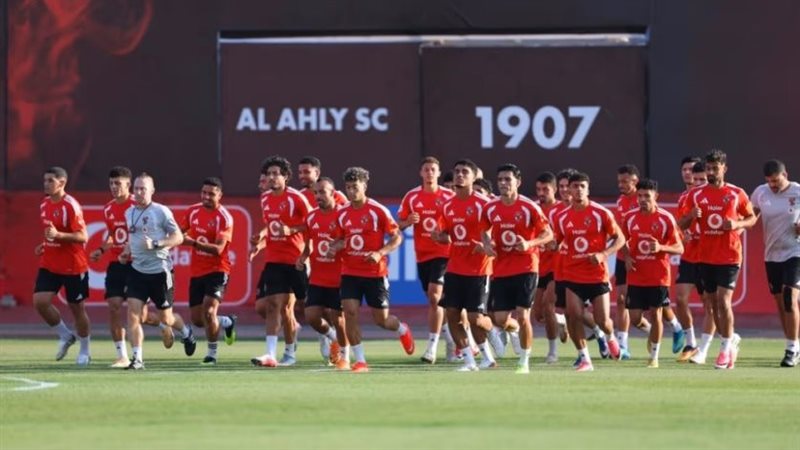 الأهلي يفقد 10 لاعبين