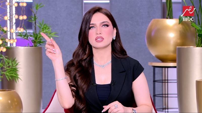 ياسمين عز تطالب طالبات