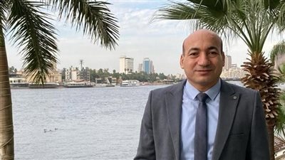 نادر شكري ينتقد منع طالبة بجامعة بنها 