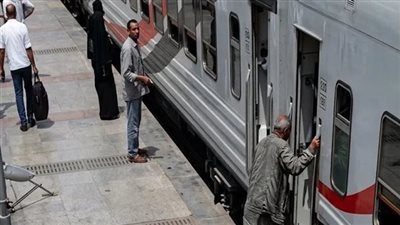 تفاصيل إنقاذ مسن بمحطة طهطا وتحذير السكة الحديد 