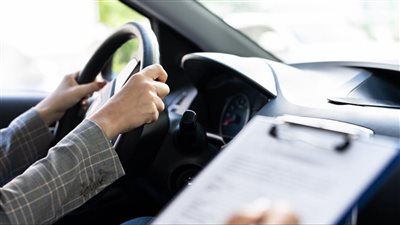 تجديد رخصة السيارة إلكترونيًا بعد إجراءات المرور الجديدة 