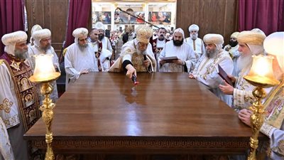 البابا تواضروس يدشن مذبح وأيقونات كنيسة القديسين بالفشن ويفتتح مكتبتها الاستعارية
