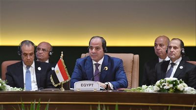 السيسي يدعو لتوطين الصناعة والتكنولوجيا وتسريع التجارة الحرة 
