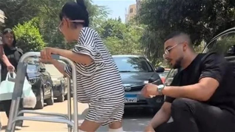 خديجة تتقدم في العلاج الطبيعي