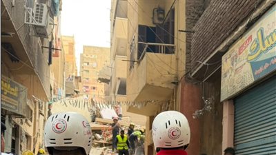 انهيار عقار حدائق القبة 