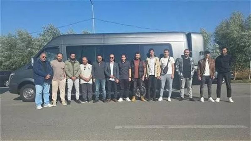 بحارة مصريين عالقين