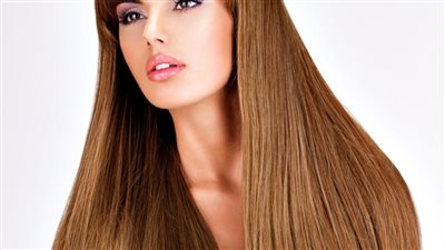 احصلي على شعر ناعم وصحي مع هذه الوصفات الطبيعية للشعر