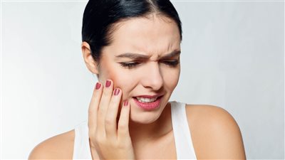 تخلص من مشكلة تسوس الأسنان بهذه الطرق الطبيعية