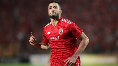 حقيقة العروض الفرنسية لمحمد عبد المنعم مدافع النادي الأهلي وموقف النادي من رحيل اللاعب
