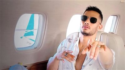 أثناء تصوير فيلمه بالمنصورة محمد رمضان يحقق أمنية طفلة مريضة بالسرطان