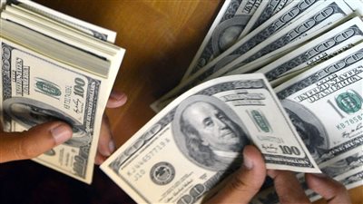 الدولار ينهار في السوق السوداء بعد قرار البنك المركزي ويخسر 6 جنيه بالبنوك