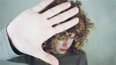 علامة في يد النساء أثارت حيرة كثيرين حول العالم فتشي عنها