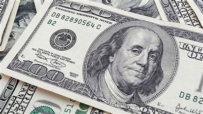 انهيار جديد في اسعار الدولار اليوم بالسوق السوداء شاهد كم وصل سعره بالبنك