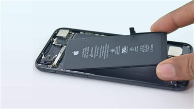 تعرف على السبب الرئيسي لنفاد بطارية آيفون وهذا هو الحل