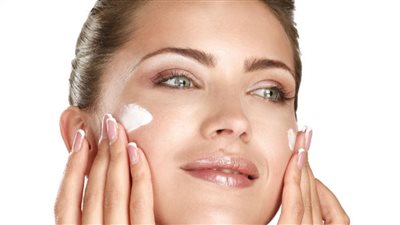 لو بشرتك دهنية اليكي هذه الوصفات الطبيعية لتنظيف البشرة بعمق