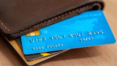 البنك المركزى يعلن وقف استخدام البطاقات مسبقة الدفع في الشراء أون لاين بالدولار