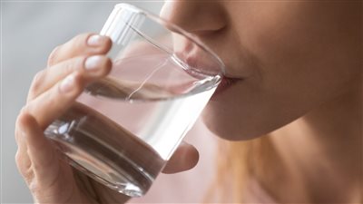 احذر من شرب الماء على الريق اعرف السبب