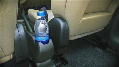 أحذر من ترك زجاجات المياه البلاستيكية داخل السيارة