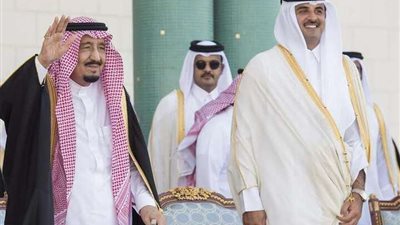 بالفيديو.. الملك سلمان يرقص امام امير الكويت