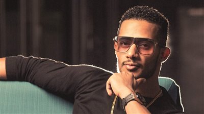 شاهد رد فعل محمد رمضان علي مساعد رجل يطلب الزواج