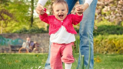 5 طرق لجعل طفلك يمشي سريعا وبشكل صحي