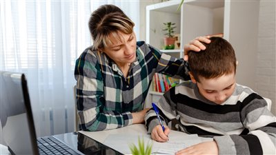 ساعد ابنك على اجتياز الثانوية العامة بأمان 5 طرق لمساعدة ابنك