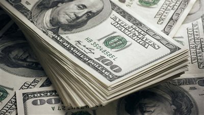 هزة في أسعار الدولار عالميا رغم توقعات برفع الفائدة