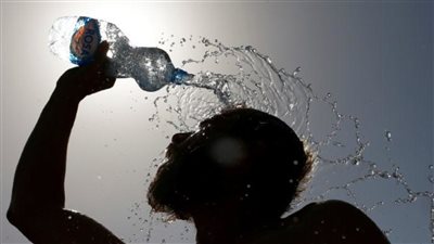 خطوات لتجنب مواجهة حرارة الصيف والاصابة بالجفاف وضعف التركيز