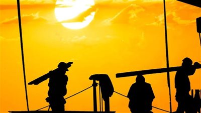 أول دولة عربية تحظر العمل تحت أشعة الشمس