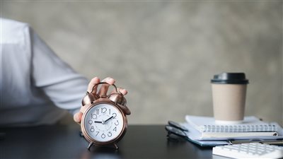 بشرى لـ موظفي القطاع الخاص تعرف على شروط تخفيض ساعات العمل