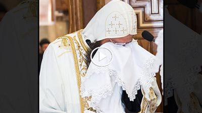 شاهد الفيديو.. كلمة وبكاء الانبا زوسيما اليوم فى قداس اربعين والدة القمص صرابامون والدى عاش بالمرض منذ ولادتة
