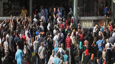 نزلت دلوقتي بأقل سعر طوابير وزحمه امام البنك الاهلي بسبب شهادة الاستثمار الجديدة بأعلي فائدة