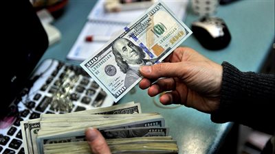 بعد المنافسة القوية بين الجنيه المصري والدولار استقرار الورقة الخضراء أمام الجنيه المصري