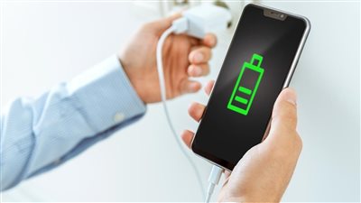 عادات خاطئة تؤدي إلى ارتفاع درجة حرارة بطارية الهاتف