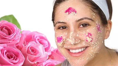 فوائد رائعة لماء الورد استخدميه لبشرتك الآن