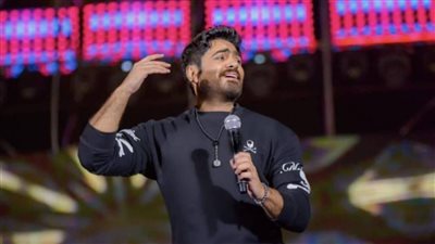 بعد ظهور في برنامج تليفزيوني تامر حسني يدعم مطربا شابا بهذه الطريقة