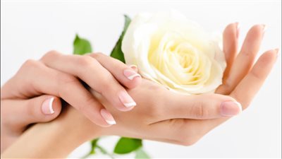 أفضل الوصفات الطبيعية لتبييض اليدين وتقشير الجلد الميت