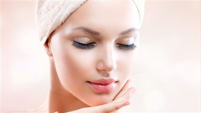 اتبعي هذه الخطوات للتخلص من المسام الواسعة في الخدود