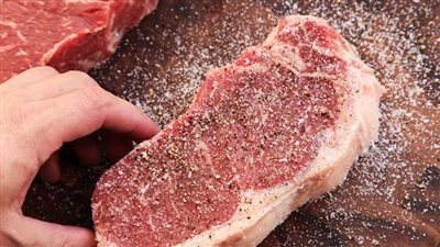 تحذير من وضع ملح الطعام على اللحوم قبل التجميد