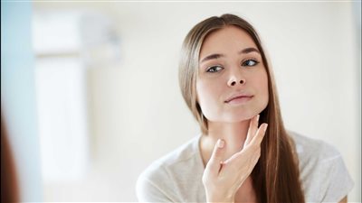 تخلصي من مشكلة المسام الواسعة بالبشرة بأفضل الطرق الطبيعية