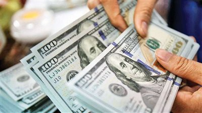 انهيار وبكاء تجار العملة بعد الانهيار الجديد الاعلان عن سعر جديد للدولار بالسوق السوداء