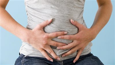 القولون ممغص عليك عيشتك اعرف اسباب انتفاخ القولون وطريقة علاجة بالاعشاب